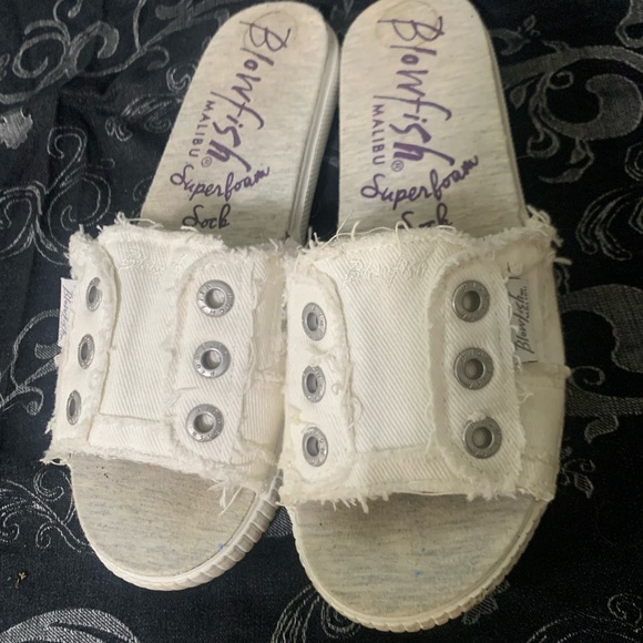 Blowfish distressed look slides- 6.5 ladies ✅ - Picture 3 of 6